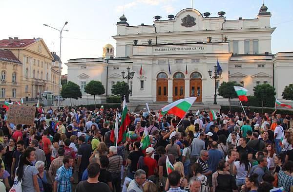 bulgaristan meclis kusatti