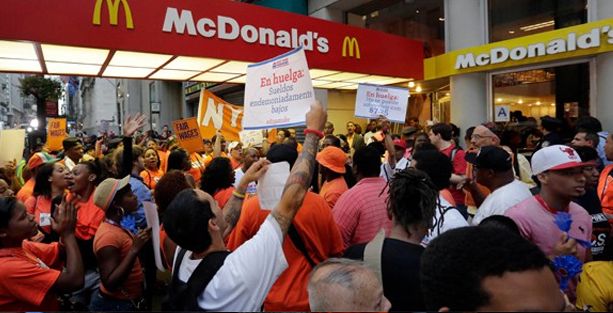 binlerce fast food calisani greve gitti h37673