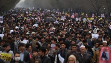 kabilde on binlerce kisi protesto etti