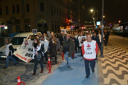 İzmirde insan hakları yürüyüşü