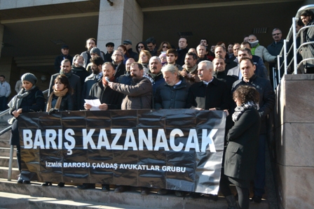 Akademisyenler için İzmirde basın açıklaması