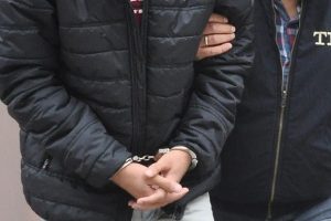 İzmirde 8 kişi tutuklandı