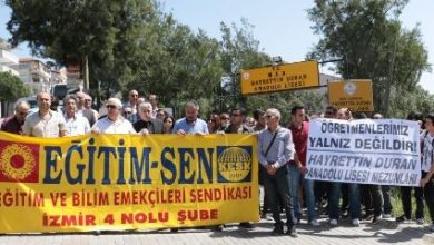 İzmirde sürgün edilen öğretmen için basın açıklaması yapıldı
