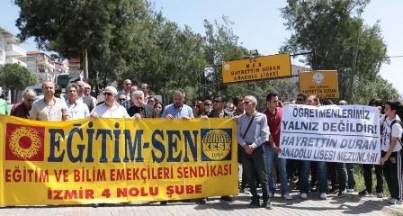 İzmirde sürgün edilen öğretmen için basın açıklaması yapıldı