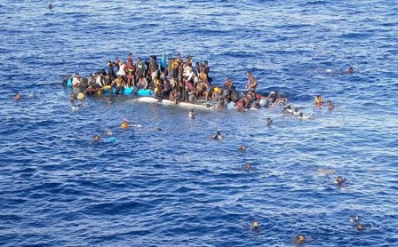 Sicilya da mülteci teknesi battı