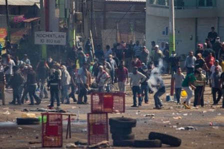Meksika polisi öğretmen grevine saldırdı