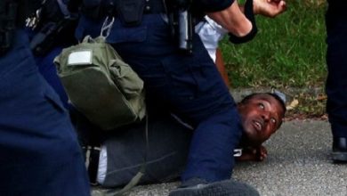 ABDde polis eylemcilere saldırdı
