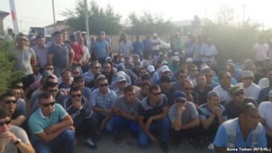 Kazakistanda yüzlercepetrol işçisi iş bıraktı