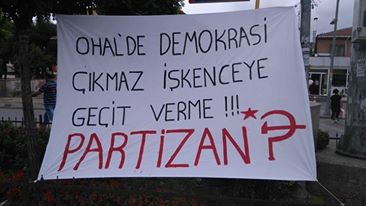 sarıgazide partizan işkenceye karşı pankart
