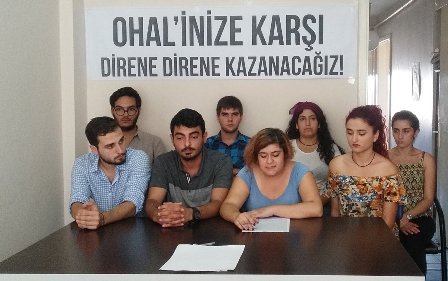 İzmirdeki gençlik örgütlerinden keyfi gözaltılara karşı basın toplantısı