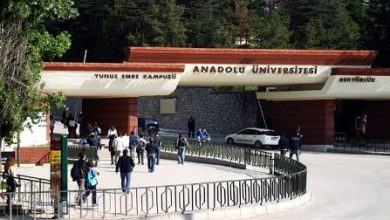 Anadolu Üniversitesinde rektöre soru soran öğrenci darp edildi
